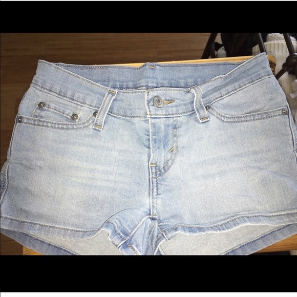 Levi’s shorts - Picture 3 of 3